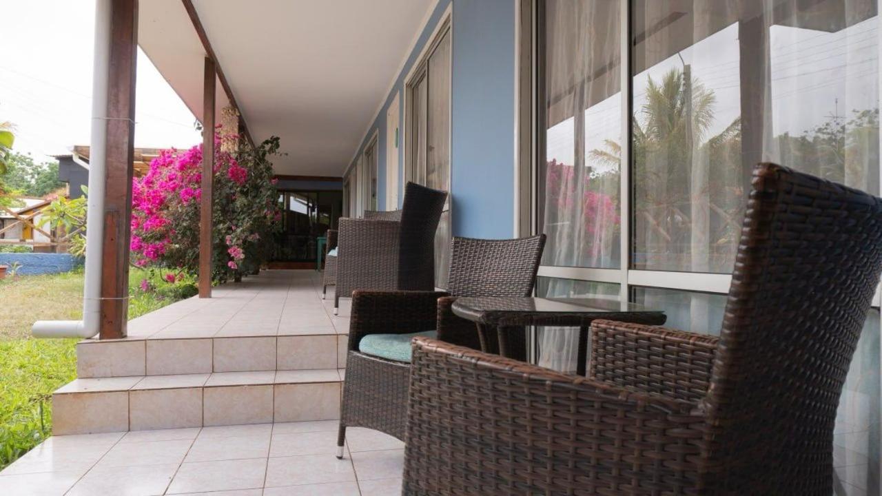 Petero Atamu Hotel Ханга Роа Екстериор снимка